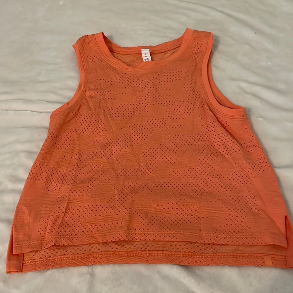 Lululemon tank. Size 2. Great Condition